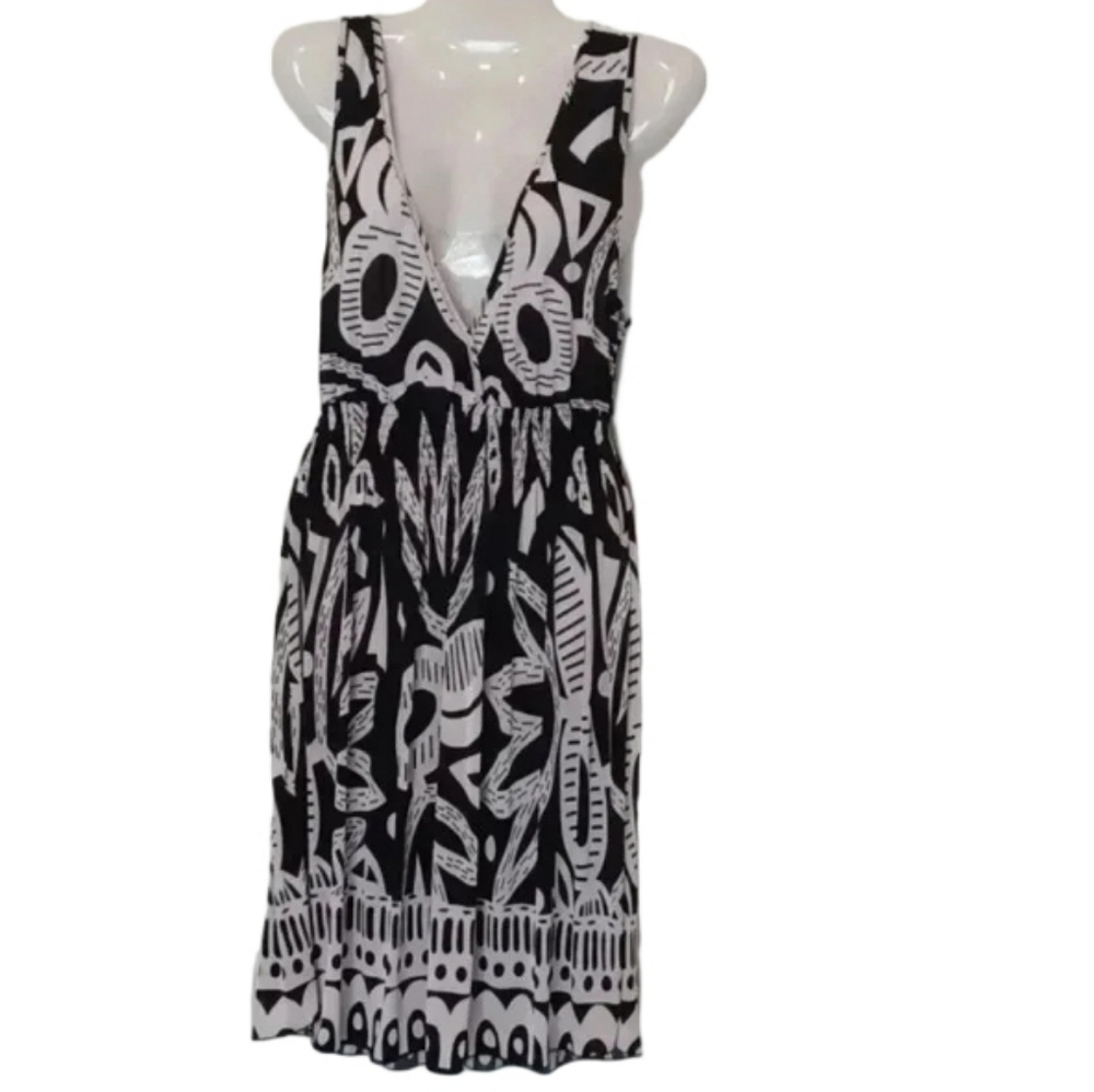 - Summer dress with a low neckline Women's Size Small